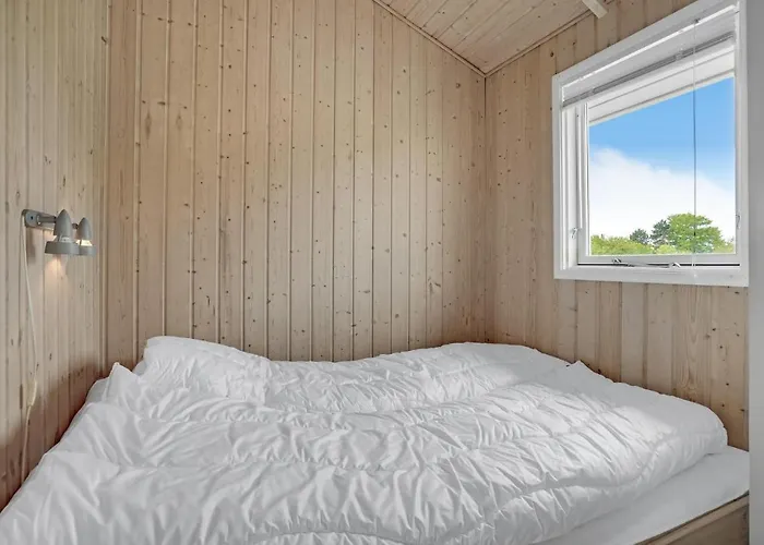 2 Bedroom Pet Friendly In Nordenbro Vesteregn